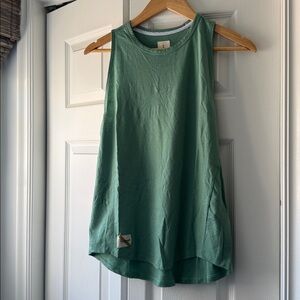 Tracksmith Harrier Tank in Spruce Green